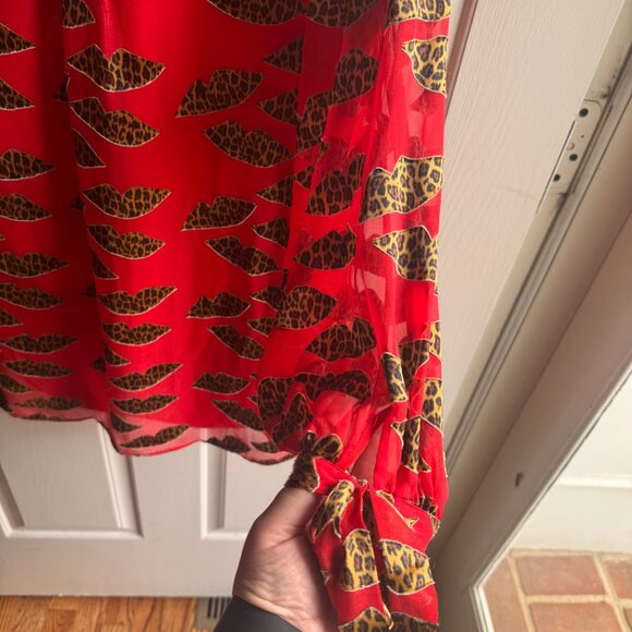 NWOT Alice + Olivia Sheila Lips Burnout Tie-Neck Top Cheetah Print Size M - Picture 5 of 13